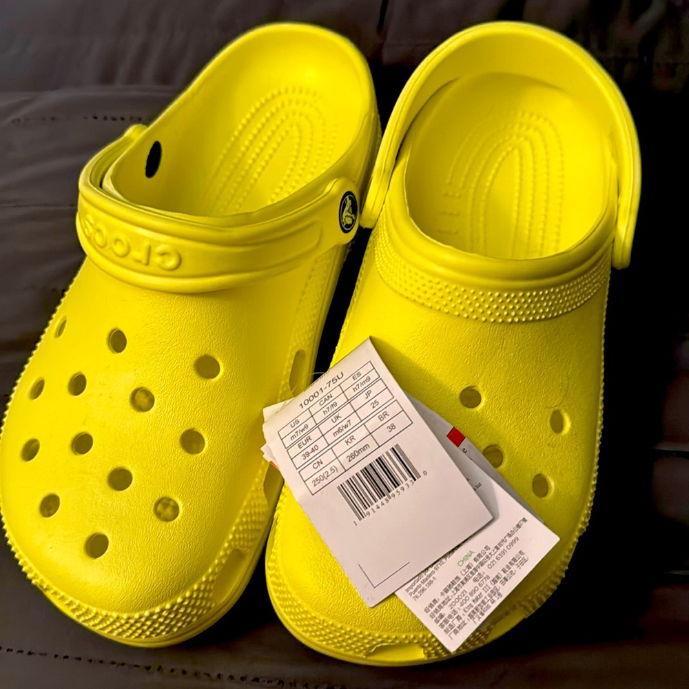 NWT - Unisex Yellow Crocs, no box. Women 9 and Mens 7.